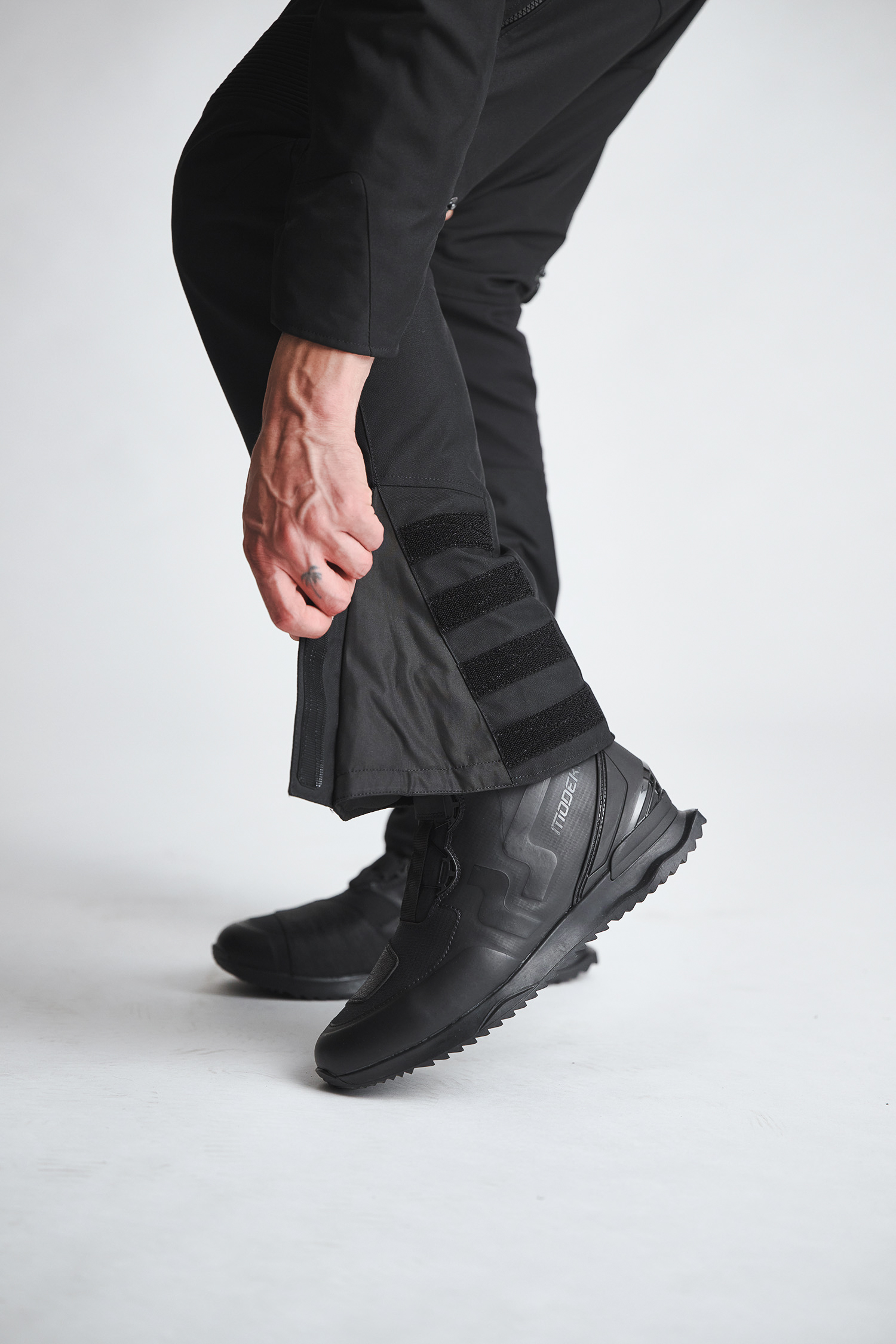 nohavice Striker III Pro, Modeka – Obrázok 4